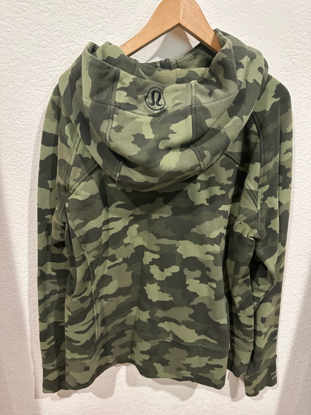 lululemon Women’s Green Camo Full-Zip Hoodie - Picture 3 of 6